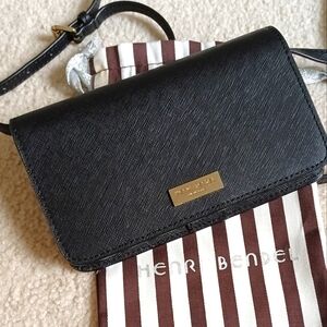 SWEET "HENRI BENDEL" LEATHER WRISTLET/ VARD HOLDER IN EXCELLENT LIKE NEW!